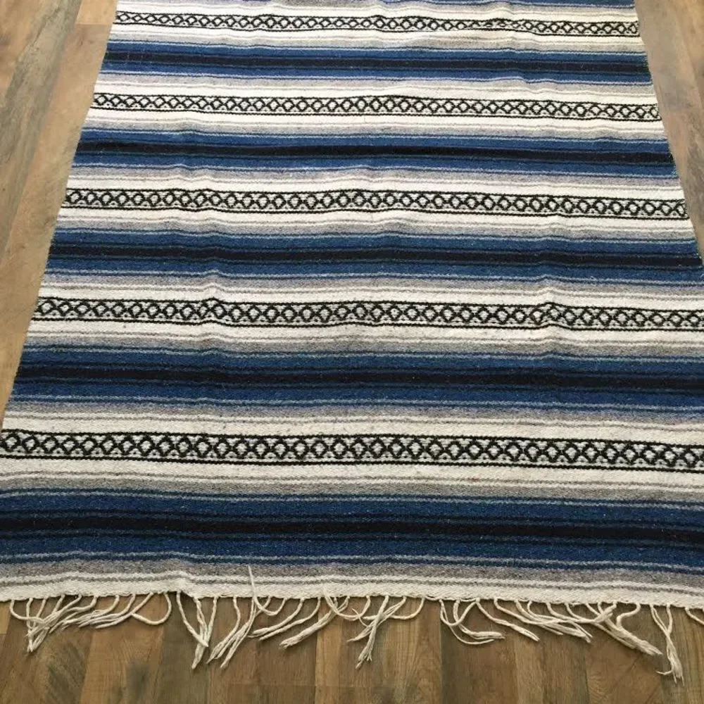 Aztec Pattern Design Throw Rug Blanket Unmarked - Picture 7 of 8